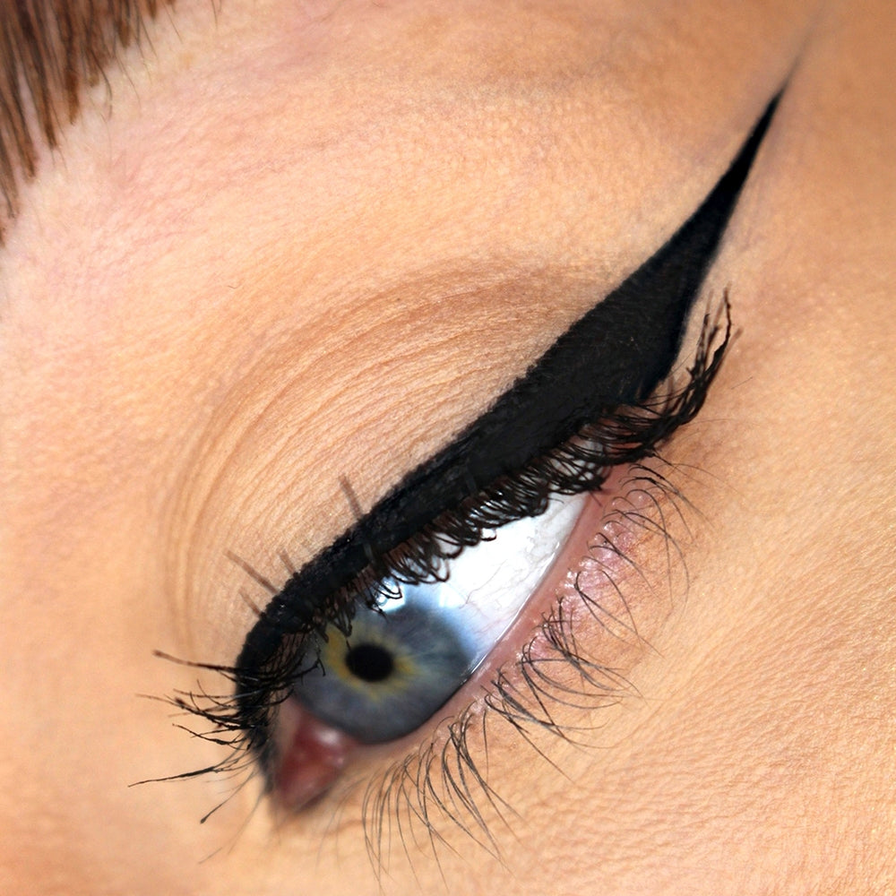 The Balm Schwing! Black-3